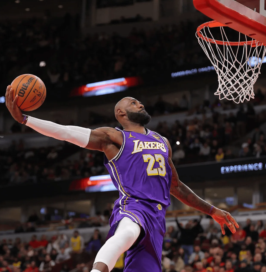 半岛体育在线-湖人复仇！詹姆斯连创5大NBA神迹，东契奇队史第一，八村塁轰23分