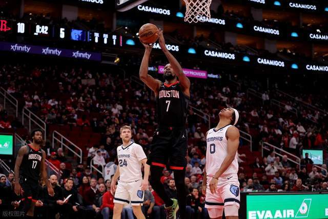 半岛体育-拉锯战！火箭领先9分被反超：替补合计14中2，杜兰特12分7板